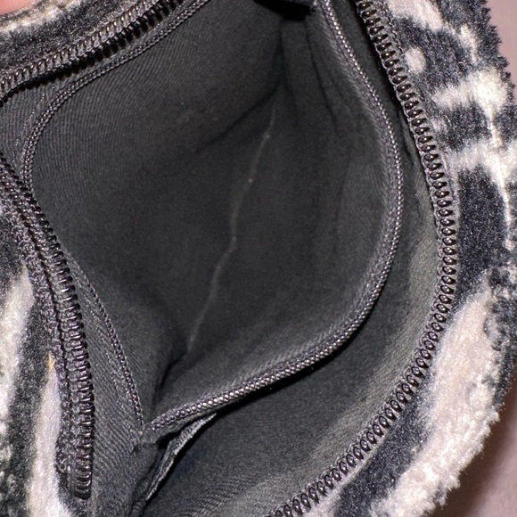 VINTAGE NINE WEST FURRY ZEBRA PRINT CROSSBODY BAG - Picture 9 of 11